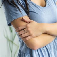 57 (18.1) Ring Rosegold Zirkonia Kristall Stein Edelstahl Damen