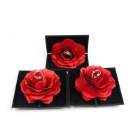 Geschenkbox schwarz mit Rosenblüte