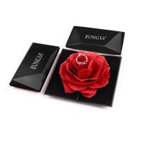 Ring-Geschenkbox schwarz mit Rosenblüte