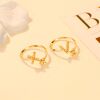 Zehenring Buchstaben Goldfarben aus Messing Unisex V