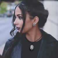 Kette mystischem Amulett-Anhänger /Leder Damen - Rabe auf Friedhof